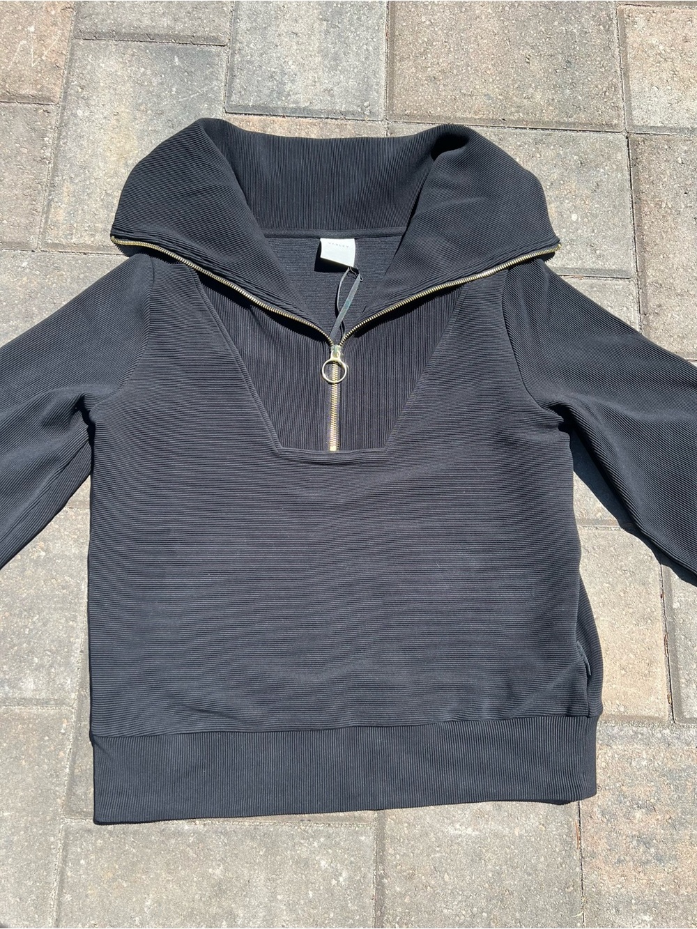 Varley NWT Vine Half-Zip Pullover Black Small - Picture 3 of 13